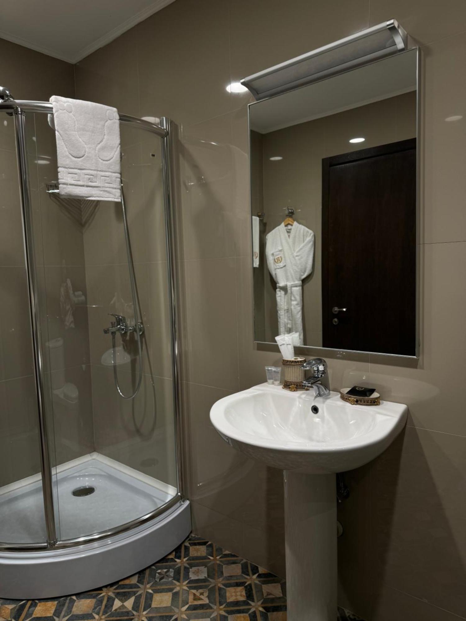Redline Hotel Τυφλίδα Εξωτερικό φωτογραφία