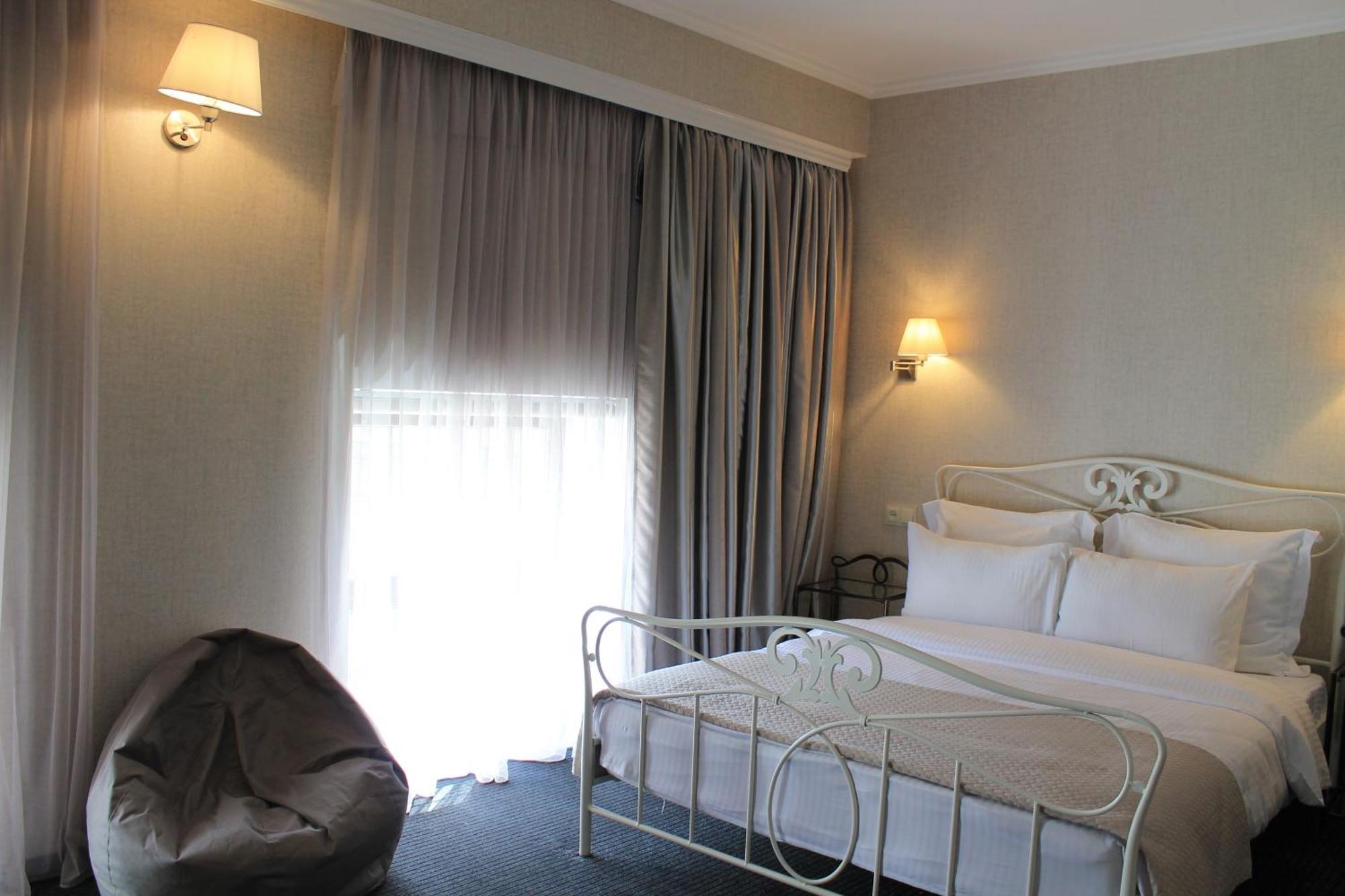 Redline Hotel Τυφλίδα Εξωτερικό φωτογραφία