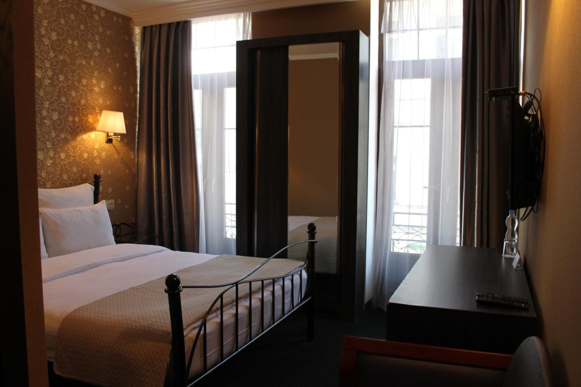 Redline Hotel Τυφλίδα Εξωτερικό φωτογραφία