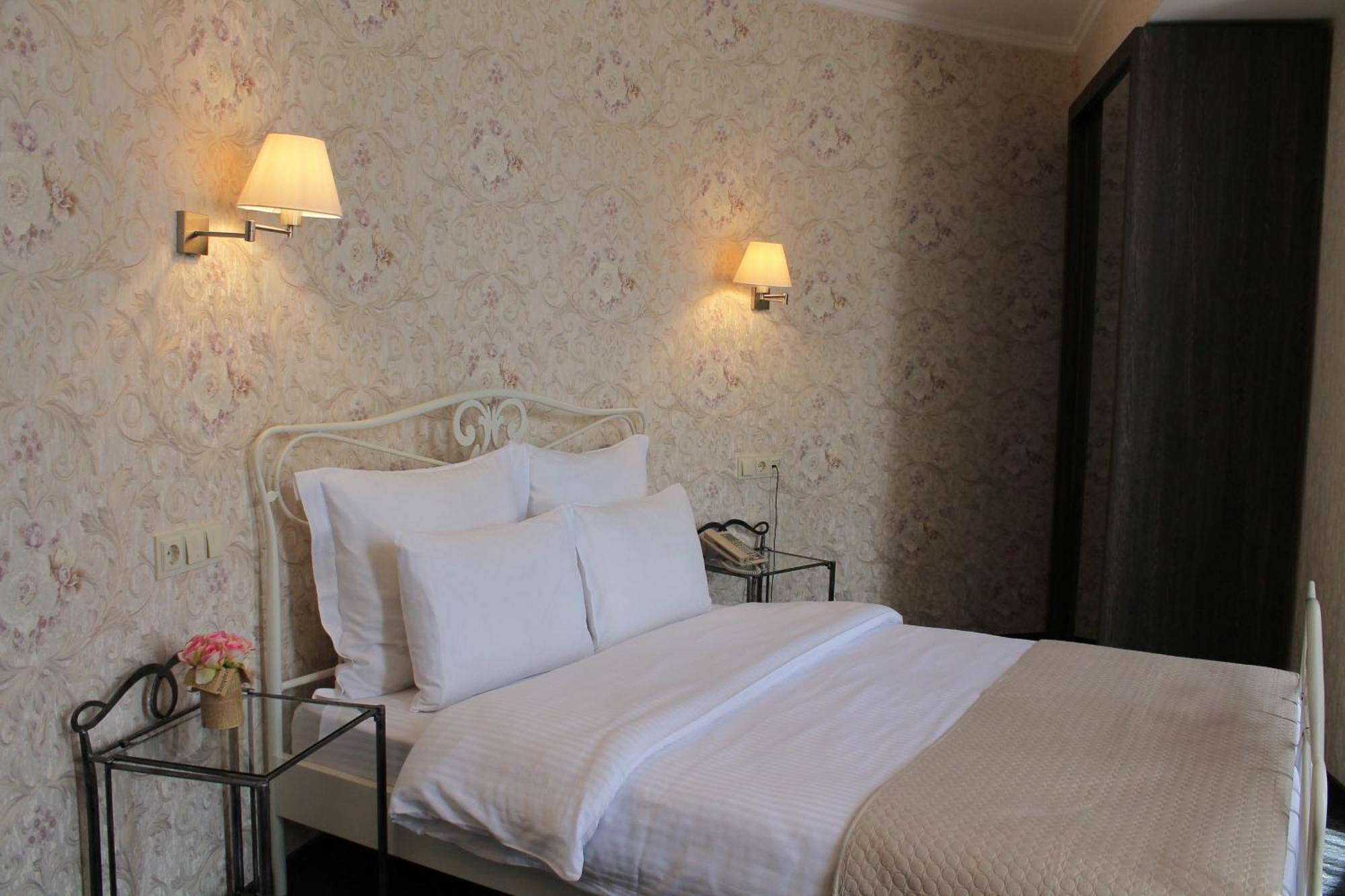Redline Hotel Τυφλίδα Εξωτερικό φωτογραφία