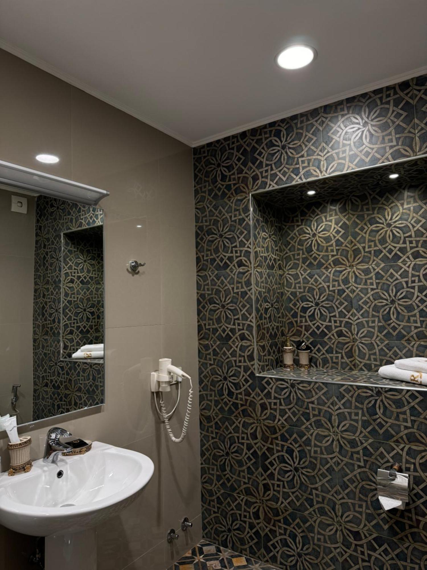 Redline Hotel Τυφλίδα Εξωτερικό φωτογραφία
