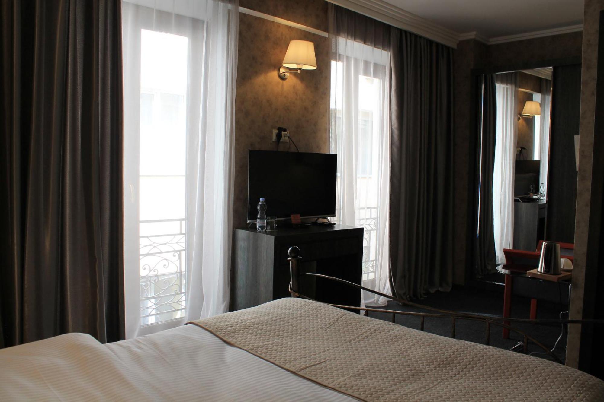 Redline Hotel Τυφλίδα Εξωτερικό φωτογραφία