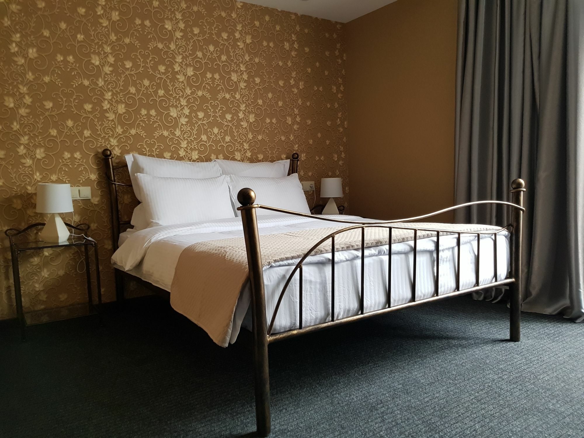 Redline Hotel Τυφλίδα Εξωτερικό φωτογραφία